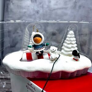 Hallmark “Let The Good Times Roll” World Of Frosty And Friends Table Decor, NIB​